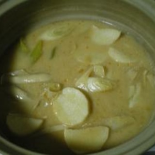サトイモとエリンギの味噌鍋
